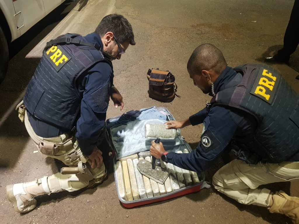 Jovem de 24 anos é flagrada transportando maconha ao Rio de Janeiro