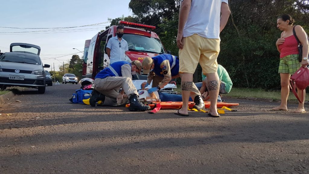 Ocupante de Honda Biz fica ferida ao ser atingida por veículo Golf no Bairro Neva