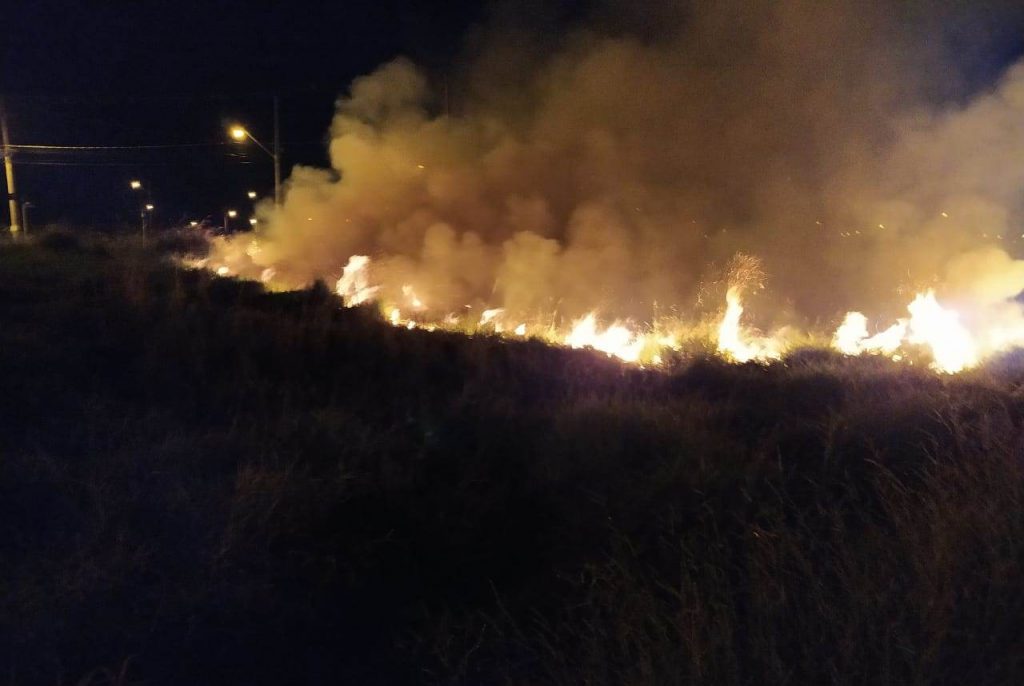 Incêndio ambiental causa transtornos e Bombeiros são mobilizados ao Floresta