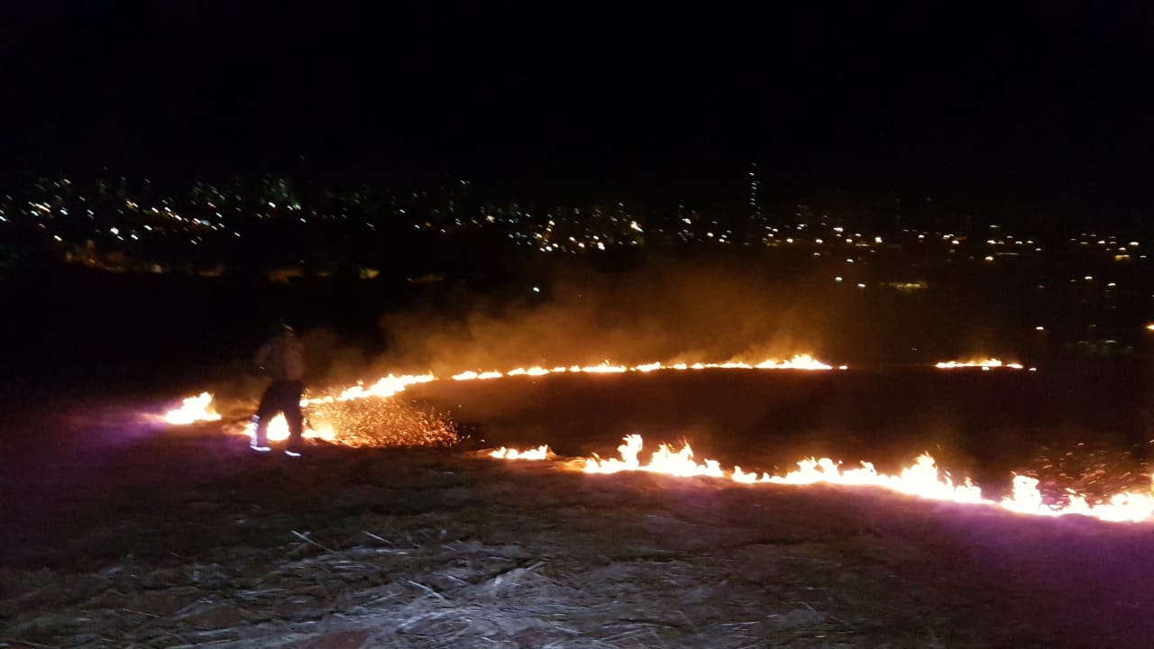 Imagem referente a Bombeiros combatem ‘círculo de fogo’ no Canadá