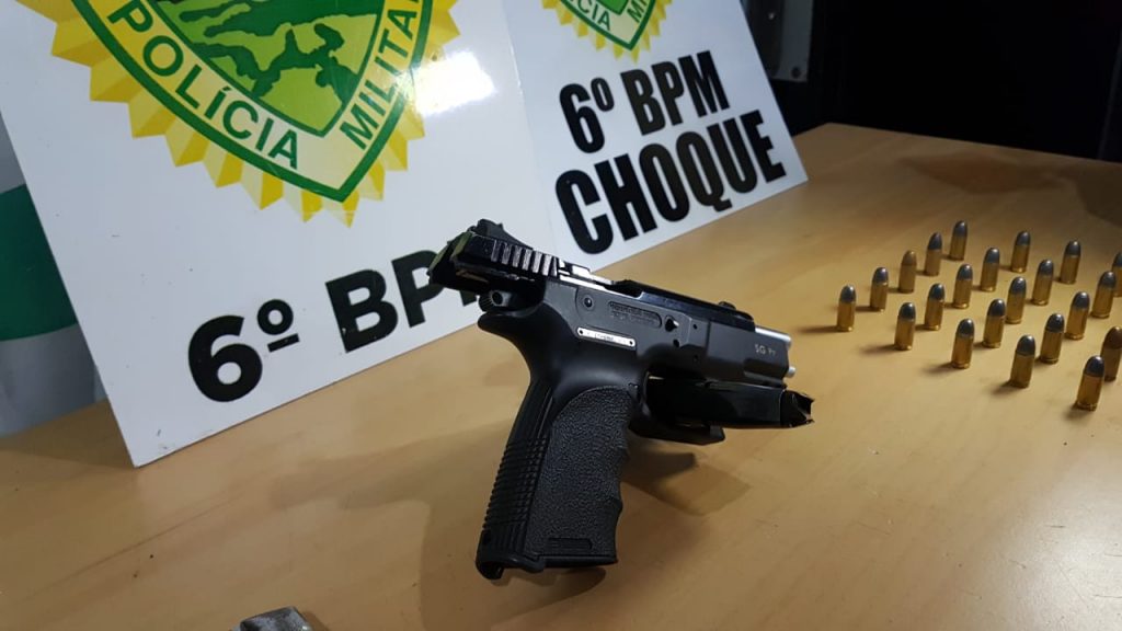 Mulher é detida pelo Choque com pistola 9 milímetros do filho