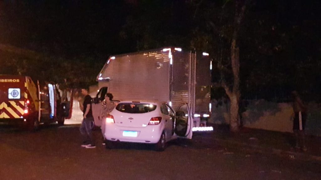 Condutor e passageira ficam feridos em acidente no Maria Luíza