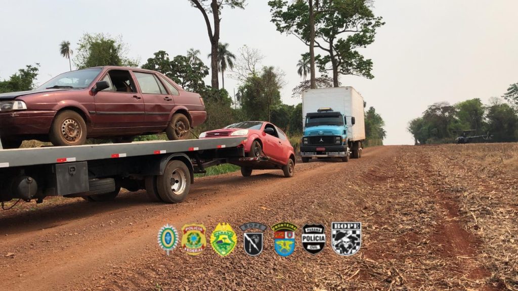 Caminhão e dois carros carregados com cigarros são apreendidos em Guaíra