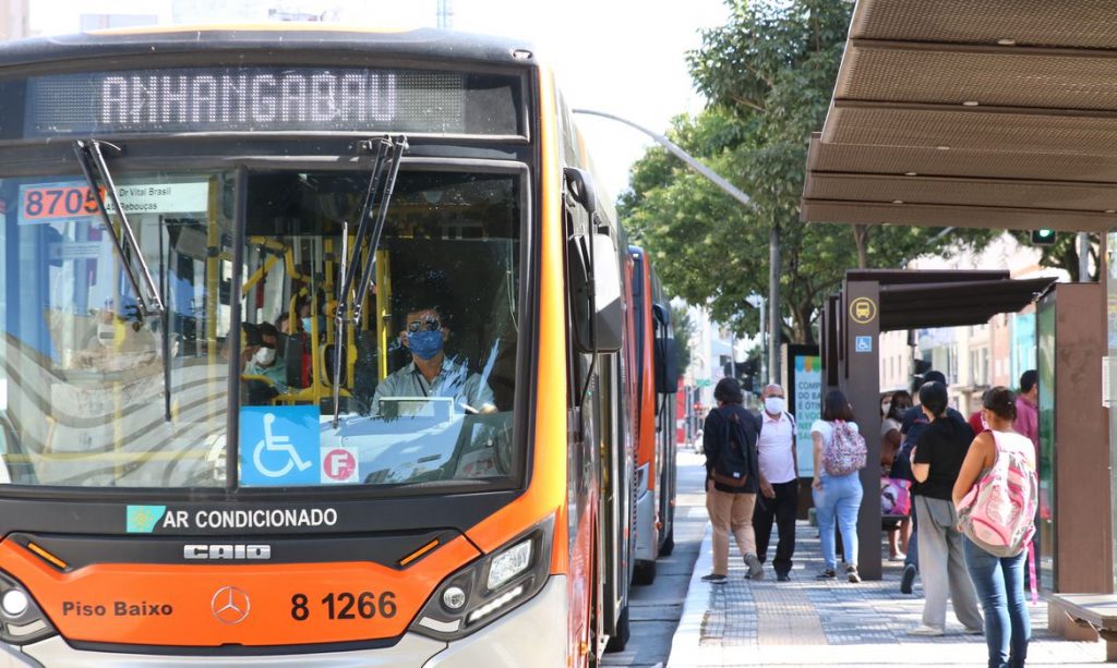 Em SP, uso de ônibus como meio de transporte cai na pandemia