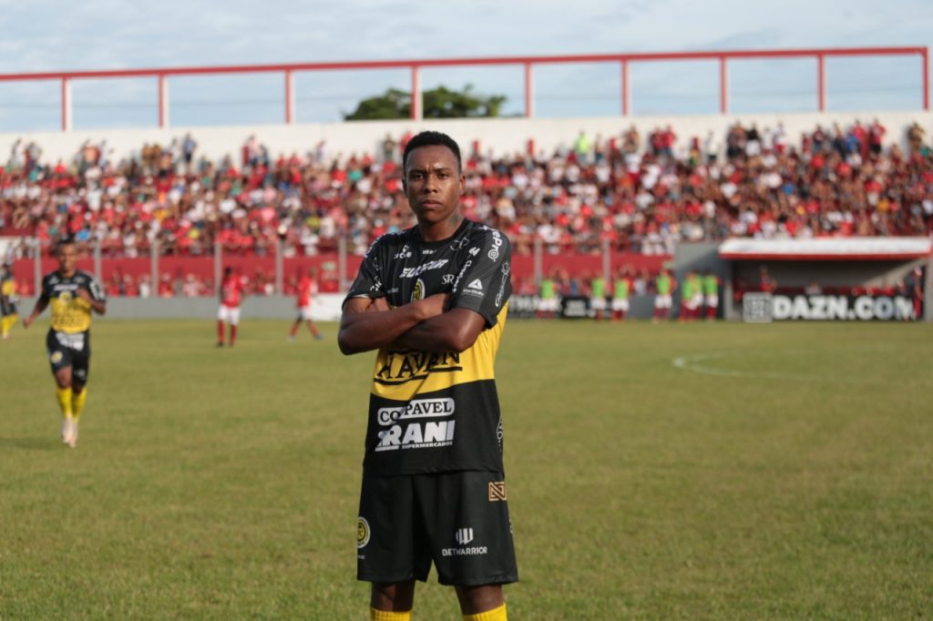 FC Cascavel acerta transferência de lateral-esquerdo Quaresma para o futebol português