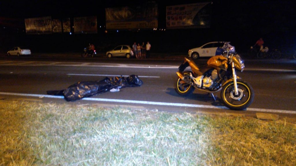 Mulher morre após ser atropelada por moto na BR-369, em Cambé