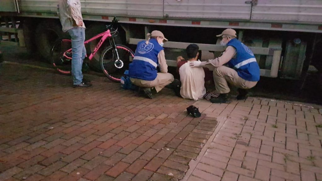 Ciclista é socorrido em acidente no Bairro Coqueiral