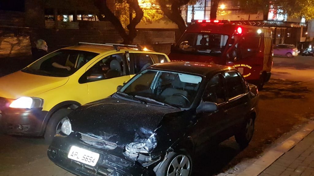 Colisão traseira entre carros deixa criança ferida no Centro de Cascavel