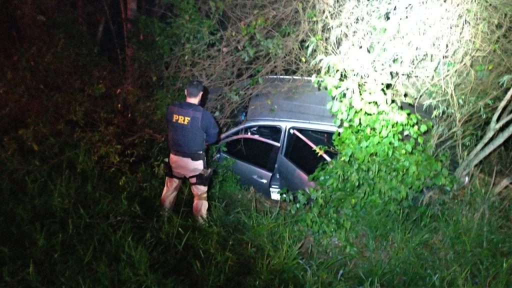 Após 63 quilômetros de perseguição, homem é preso pela PRF Após 63 quilômetros de perseguição, homem é preso pela PRF
