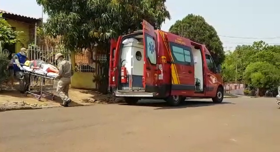Idoso tem suspeita de fratura ao cair dentro de residência no Bairro Guarujá Imagem referente a Idoso tem suspeita de fratura ao cair dentro de residência no Bairro Guarujá