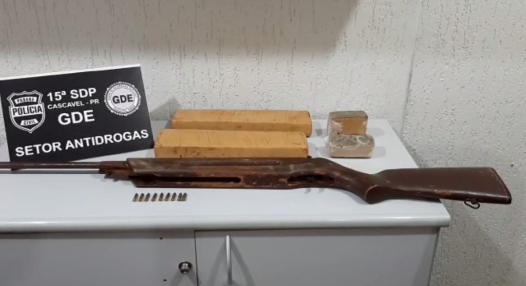 GDE apreende maconha e arma de fogo no Bairro Periolo