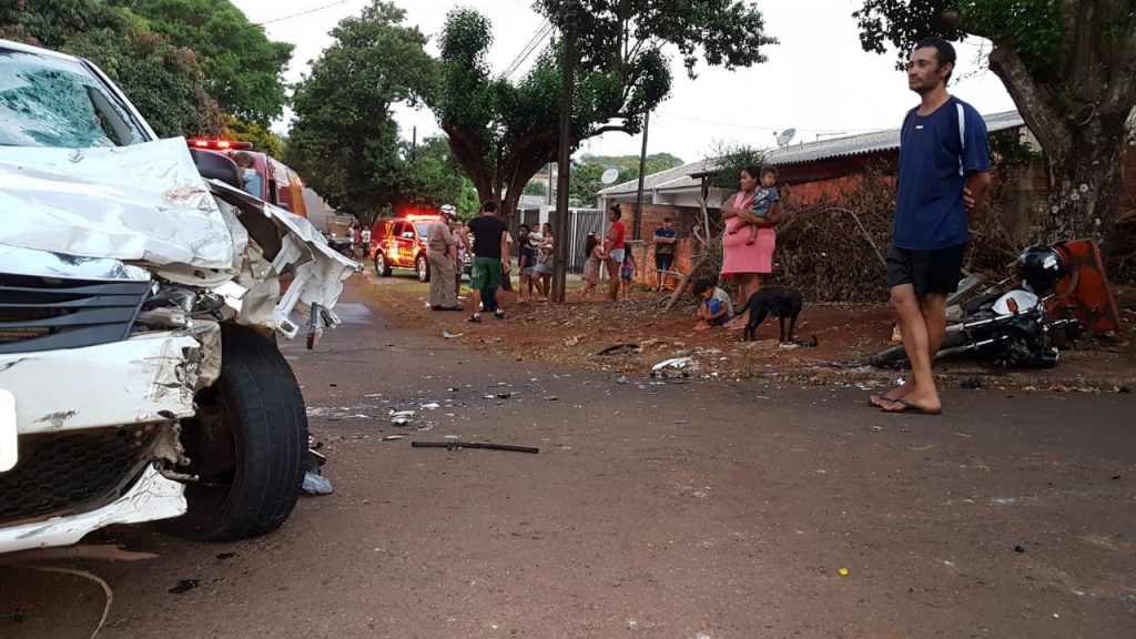 Motociclista sofre fraturas em acidente no Bairro Santa Cruz