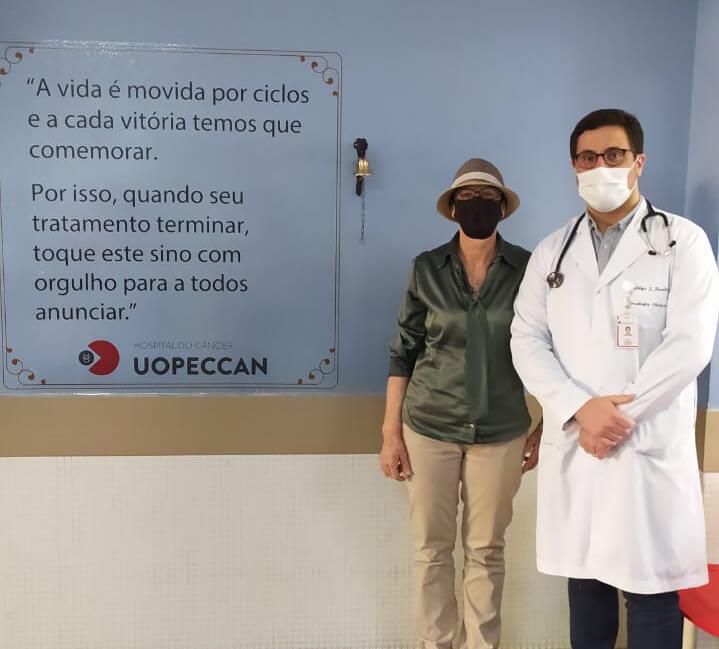 Após sete meses de tratamento contra o câncer de mama, paciente toca o ‘sino da vitória’ na Uopeccan