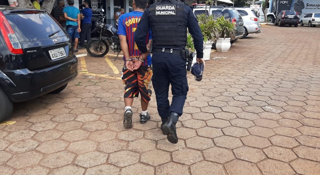 Homem sai da cadeia e em menos de uma hora é novamente levado à delegacia Homem sai da cadeia e em menos de uma hora é novamente levado à delegacia