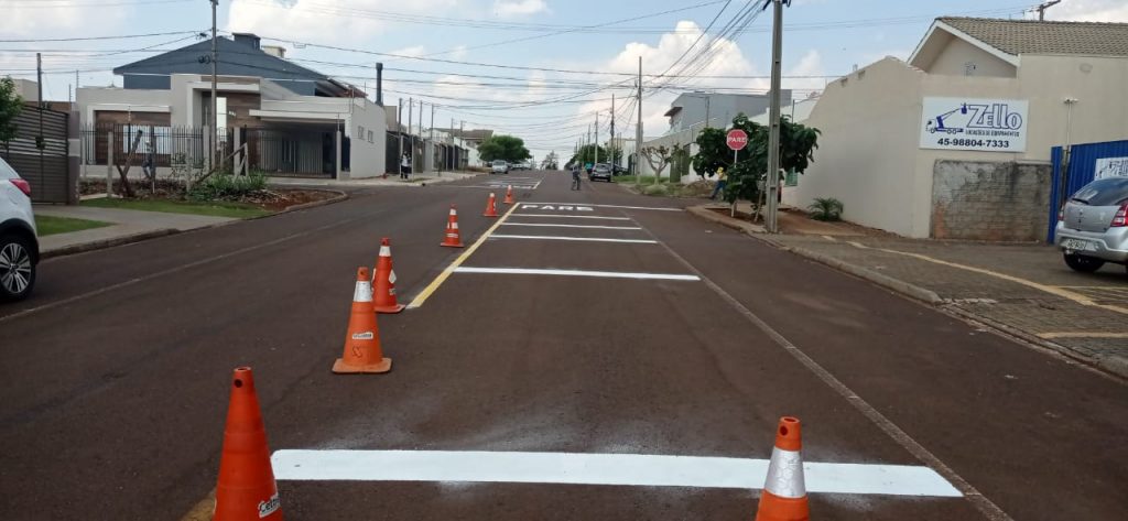Atenção motoristas: parada obrigatória é invertida em cruzamento do Esmeralda