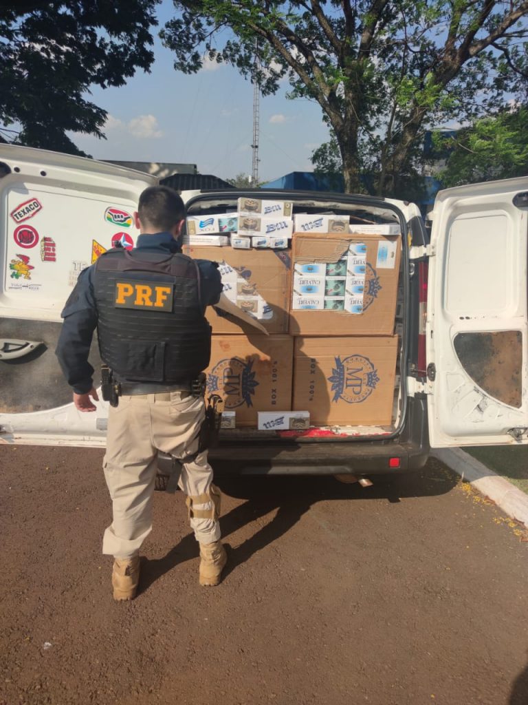 Motorista é preso em Sede Alvorada transportando cigarros contrabandeados