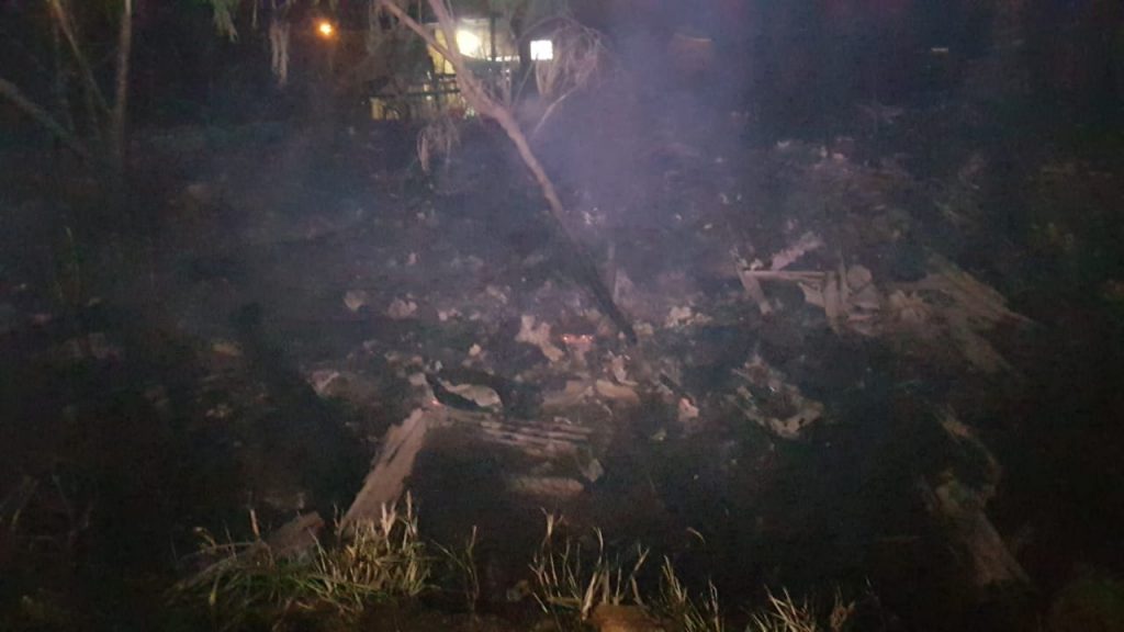 Bombeiros combatem incêndio ambiental no São Cristóvão