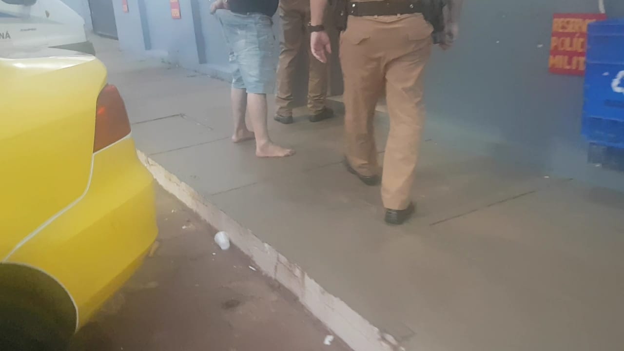 Homem é detido pela PM após invadir residência na Região do Lago Imagem referente a Homem é detido pela PM após invadir residência na Região do Lago
