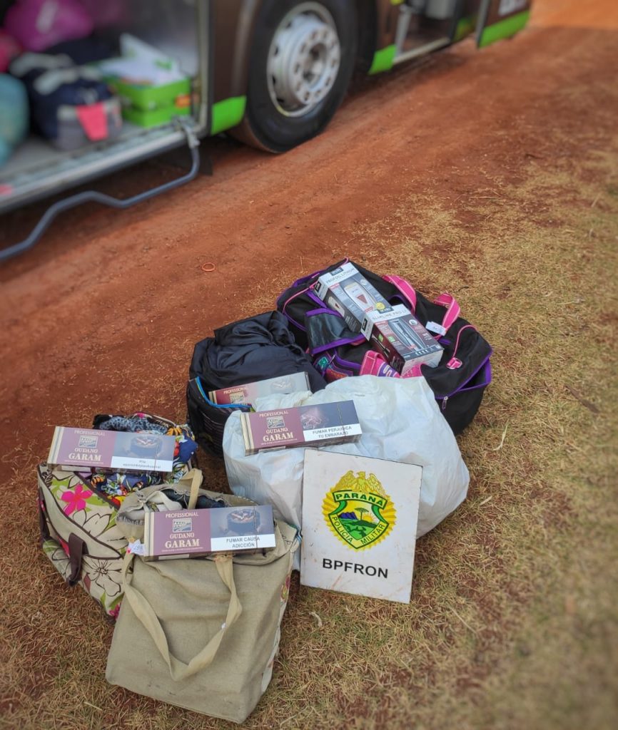 Cigarros e eletrônicos são apreendidos em ônibus que viria a Cascavel