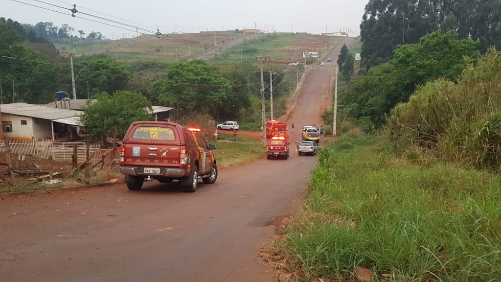 Adolescente tem ferimento grave ao ser atingido por carro e motorista é agredido na Rua Universitária