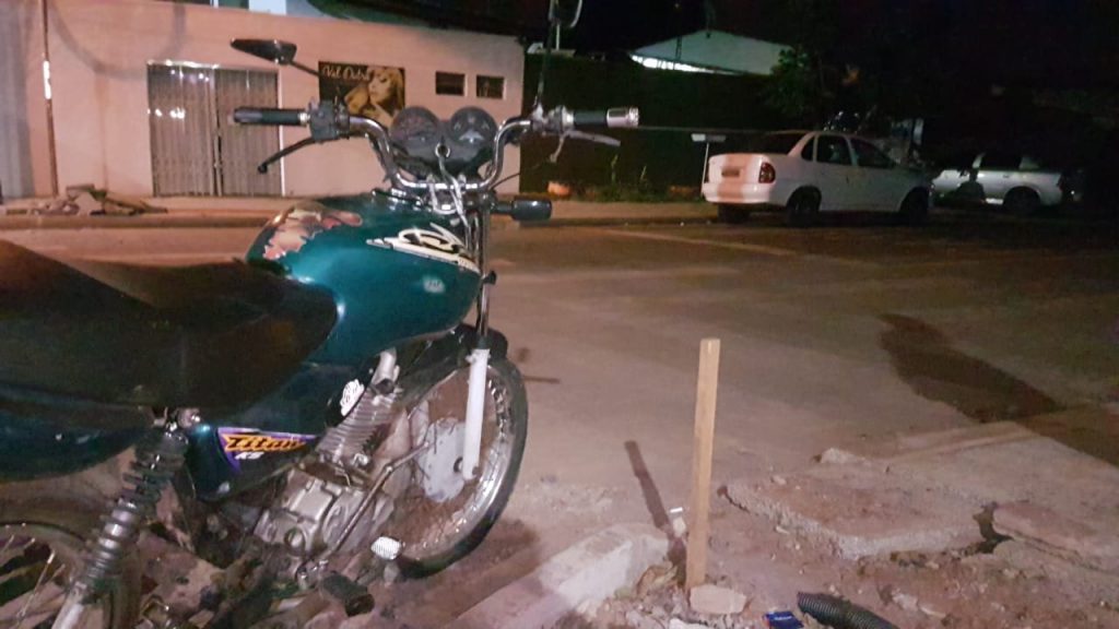 Motociclista fica ferido em acidente entre carro e moto na Rua Itália