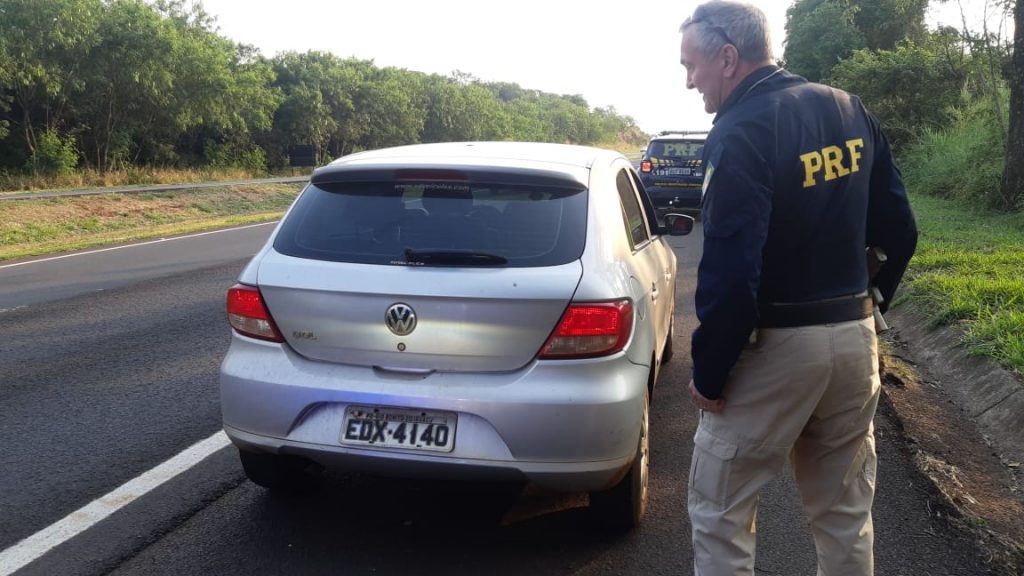 PRF recupera carro roubado em menos de 24h