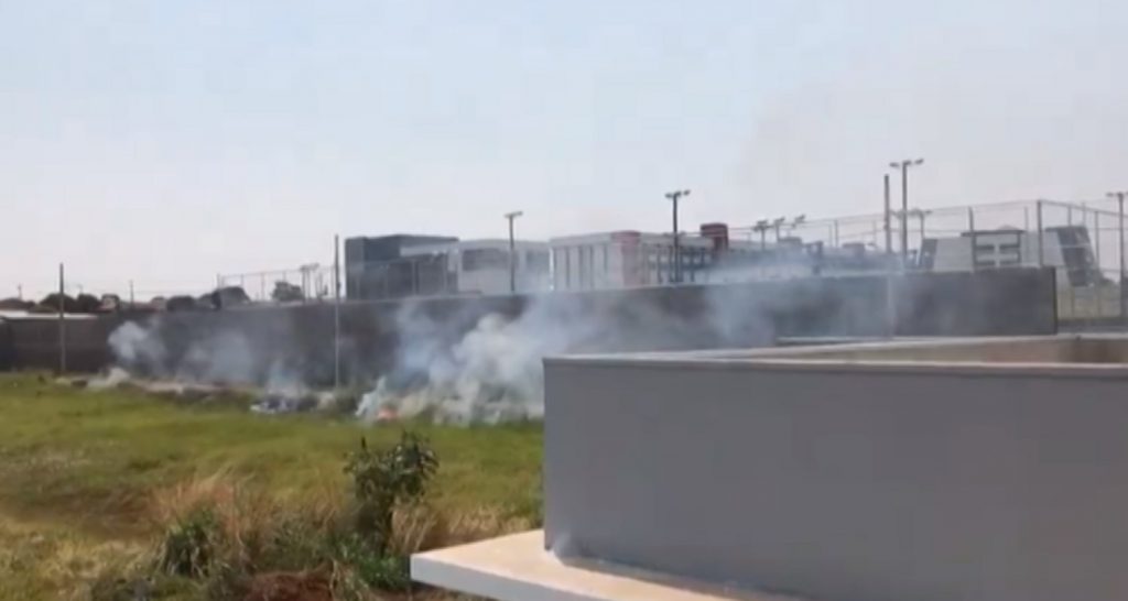 Internauta registra incêndio em terreno na Região Oeste