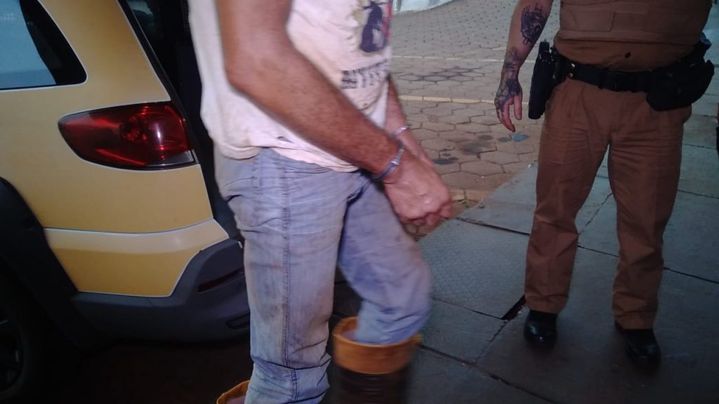 Procurado por estupro e porte ilegal de arma é preso pela PM