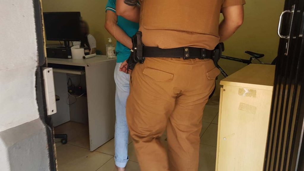 PM detém homem por crimes da Lei Maria da Penha