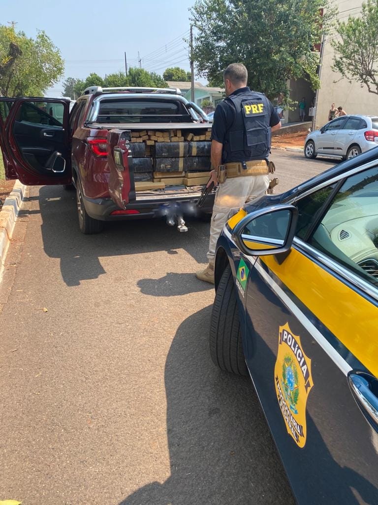 PRF apreende mais de meia tonelada de maconha e prende dois em Marmeleiro
