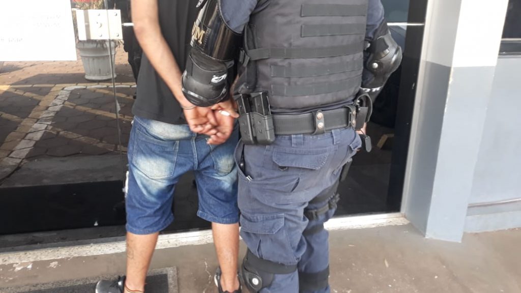Após discussão na Praça dos Mosaicos, homem desacata guardas e acaba preso