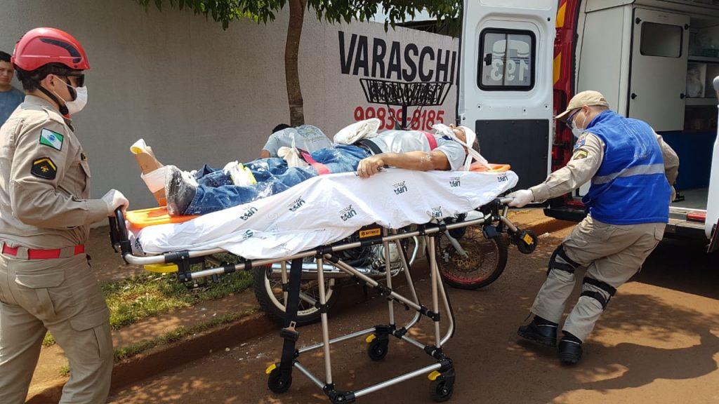 Homens ficam feridos em acidente de trânsito no Bairro Brasmadeira