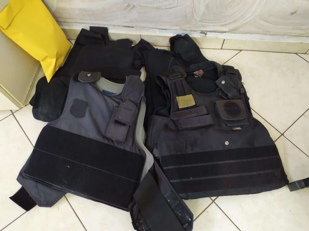 Jovem de 21 anos é detido com coletes balísticos em Foz do Iguaçu