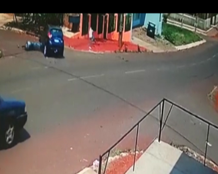 Impressionante: vídeo mostra motociclista sendo arremessado em grave acidente no Morumbi
