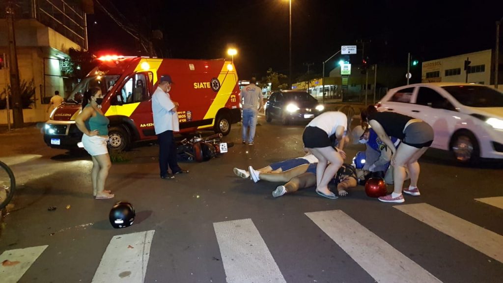 Duas pessoas ficam feridas em grave acidente na Av. Barão do Rio Branco