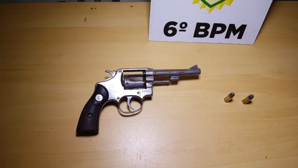 Trio é detido com arma de fogo no Bairro Morumbi
