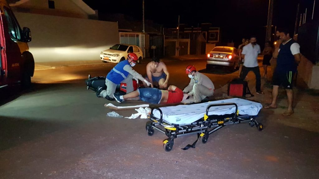 Motociclista tem fraturas ao ser atingido por carro no Florais do Paraná