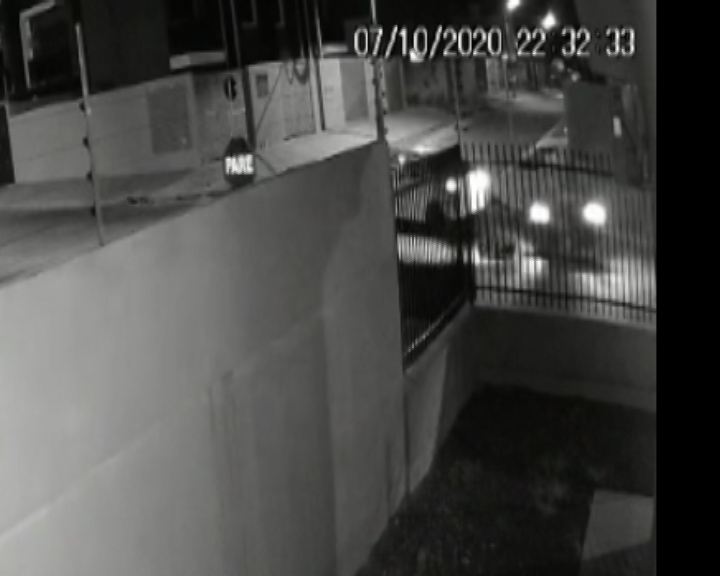 Vídeo mostra motorista fugindo após causar forte colisão no Florais do Paraná