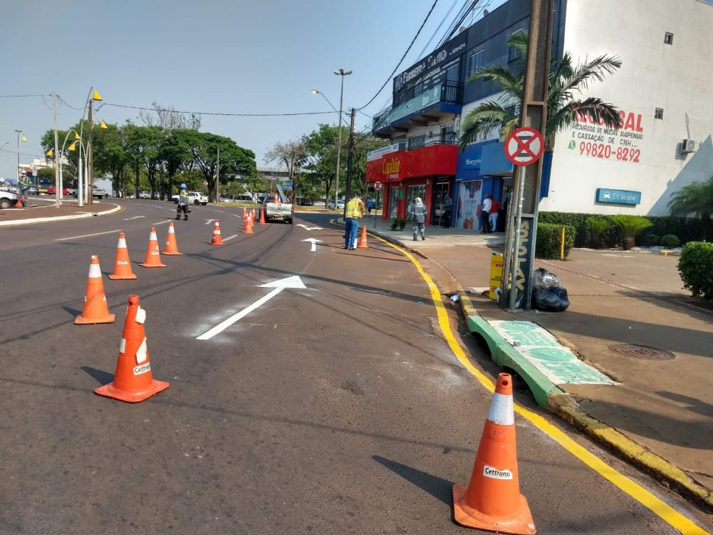 Transitar reforça sinalização de trânsito no entroncamento da Rua Paraná com a Avenida Toledo