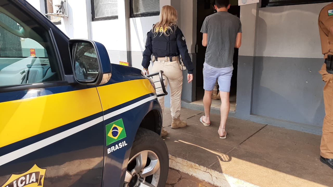 Procurado pela Justiça é detido em abordagem da PRF na rodovia BR-163 Imagem referente a Procurado pela Justiça é detido em abordagem da PRF na rodovia BR-163
