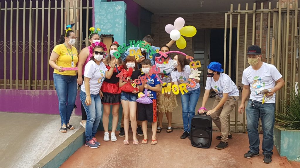 Crianças atendidas pelo CCI recebem visita do Delivery da Alegria no Morumbi