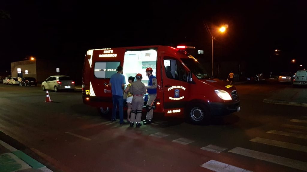 Carro e moto se envolvem em colisão na Avenida Tito Muffato