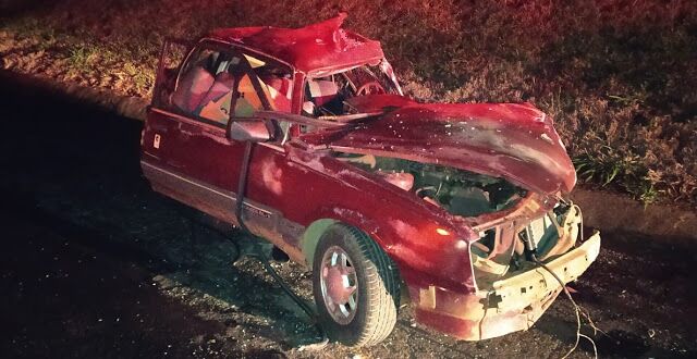 Homem morre em acidente entre carro e carreta na PR-272