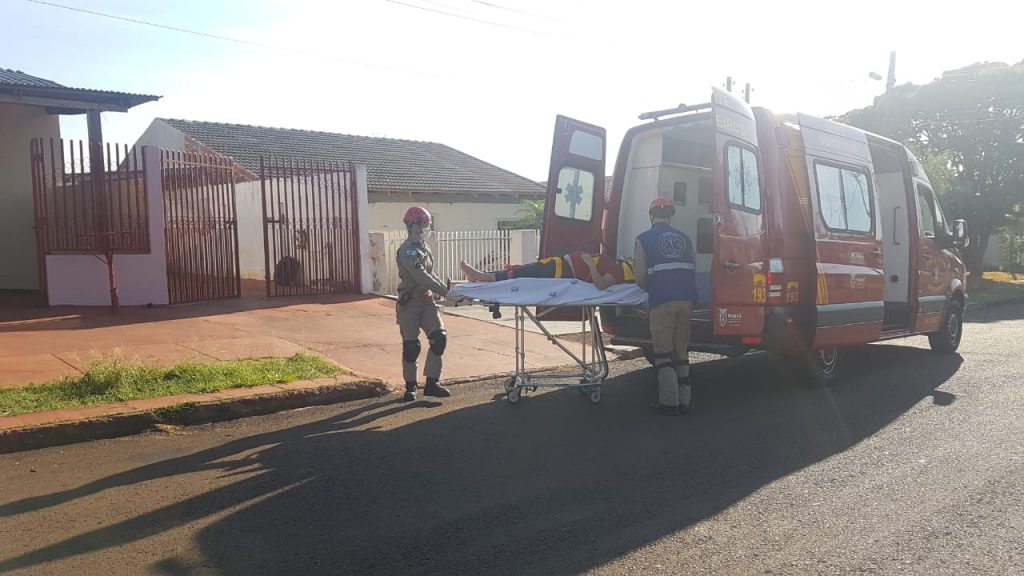 Mulher é socorrida ao cair de escada no Santa Cruz