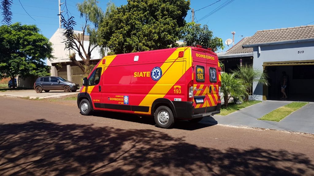 Mulher é atingida por carro no Bairro Santa Felicidade