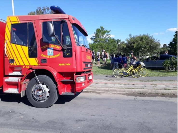 Homem pula de cabeça em cava rasa e bombeiros falam em lesão na coluna