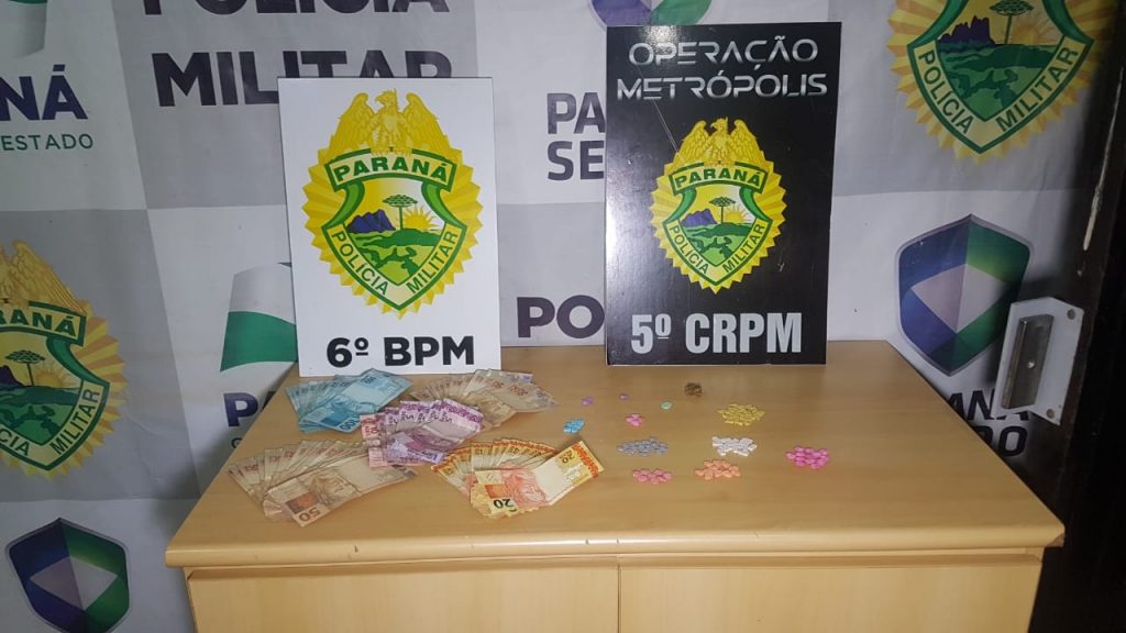 Após denúncia de perturbação, PM apreende comprimidos de ecstasy e dinheiro no Cascavel Velho