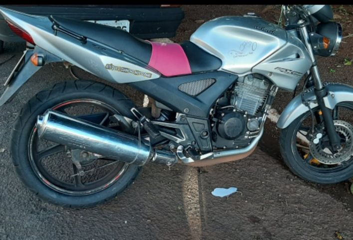 Honda Twister é furtada próximo da Prefeitura de Cascavel