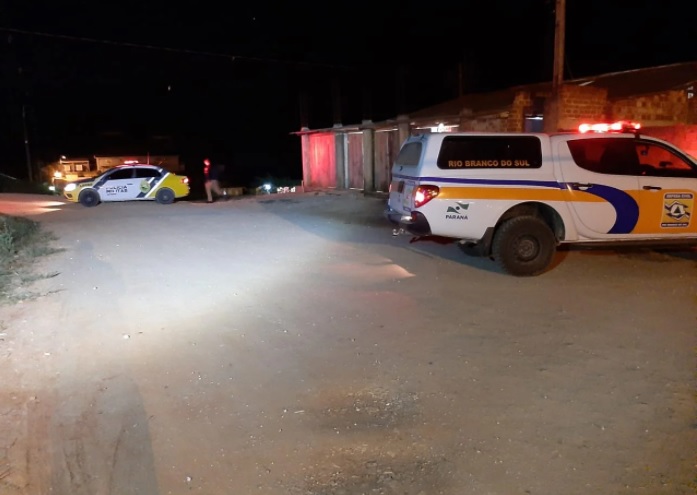 Homem é morto dentro de bar e polícia investiga se crime tem relação com outra morte