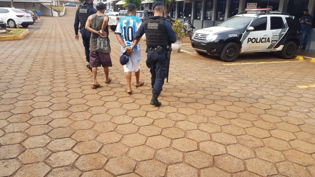 Dupla é flagrada com maconha no Bairro Morumbi